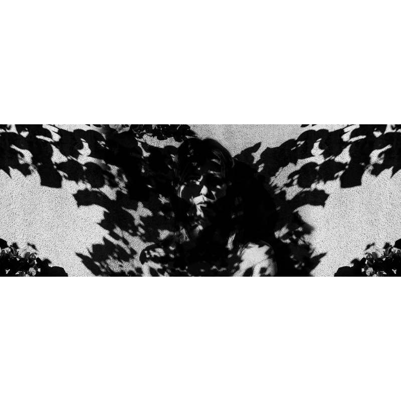 Long Survivor 01 – Autoritratto con bouganville